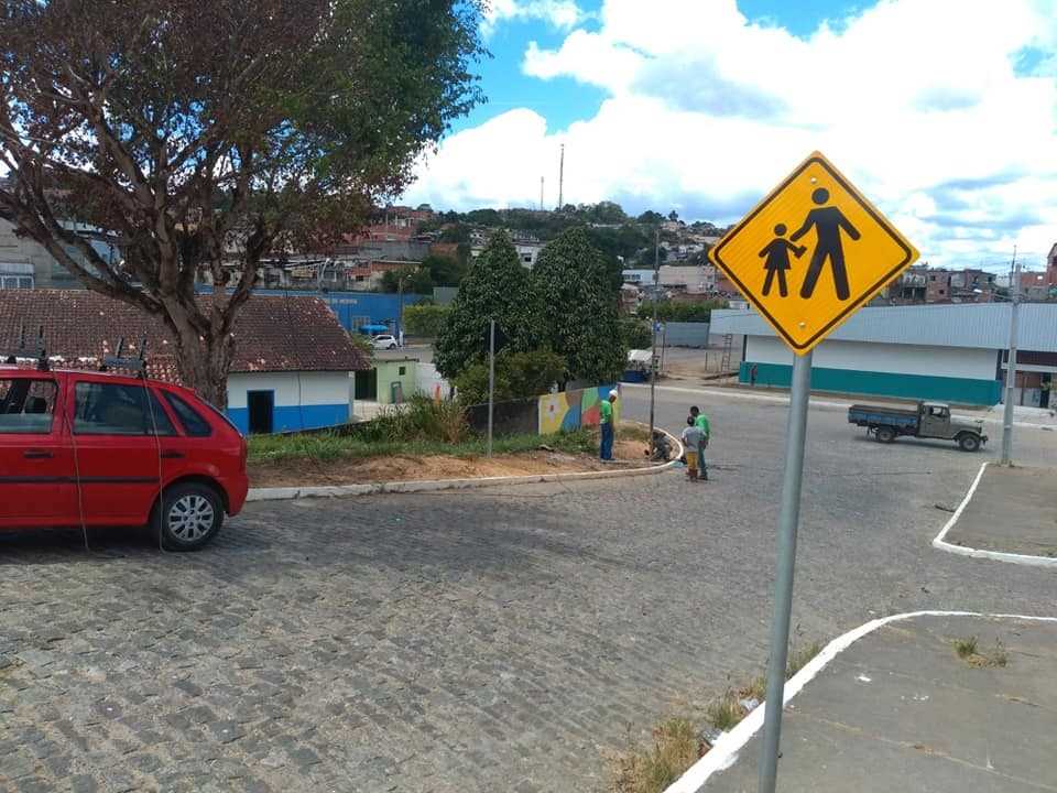 Ladeira do Colégio Municipal recebe mais iluminação para reforçar segurança dos estudantes
